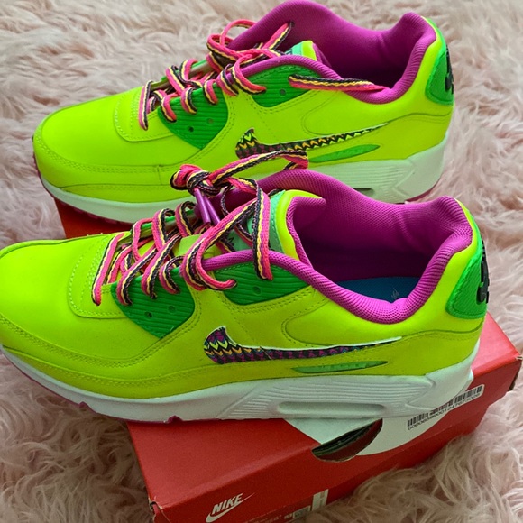 Nike Other - 🏆🏆🏆3X🚨HOST PICK 📌FINAL PRICE DROP🎉🎉Nike Air Max 90 size 6.5Y -Volt